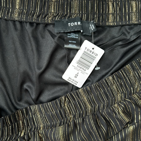 NWT Torrid shine black and metallic gold pull on wide leg crop capri pants - Picture 5 of 9